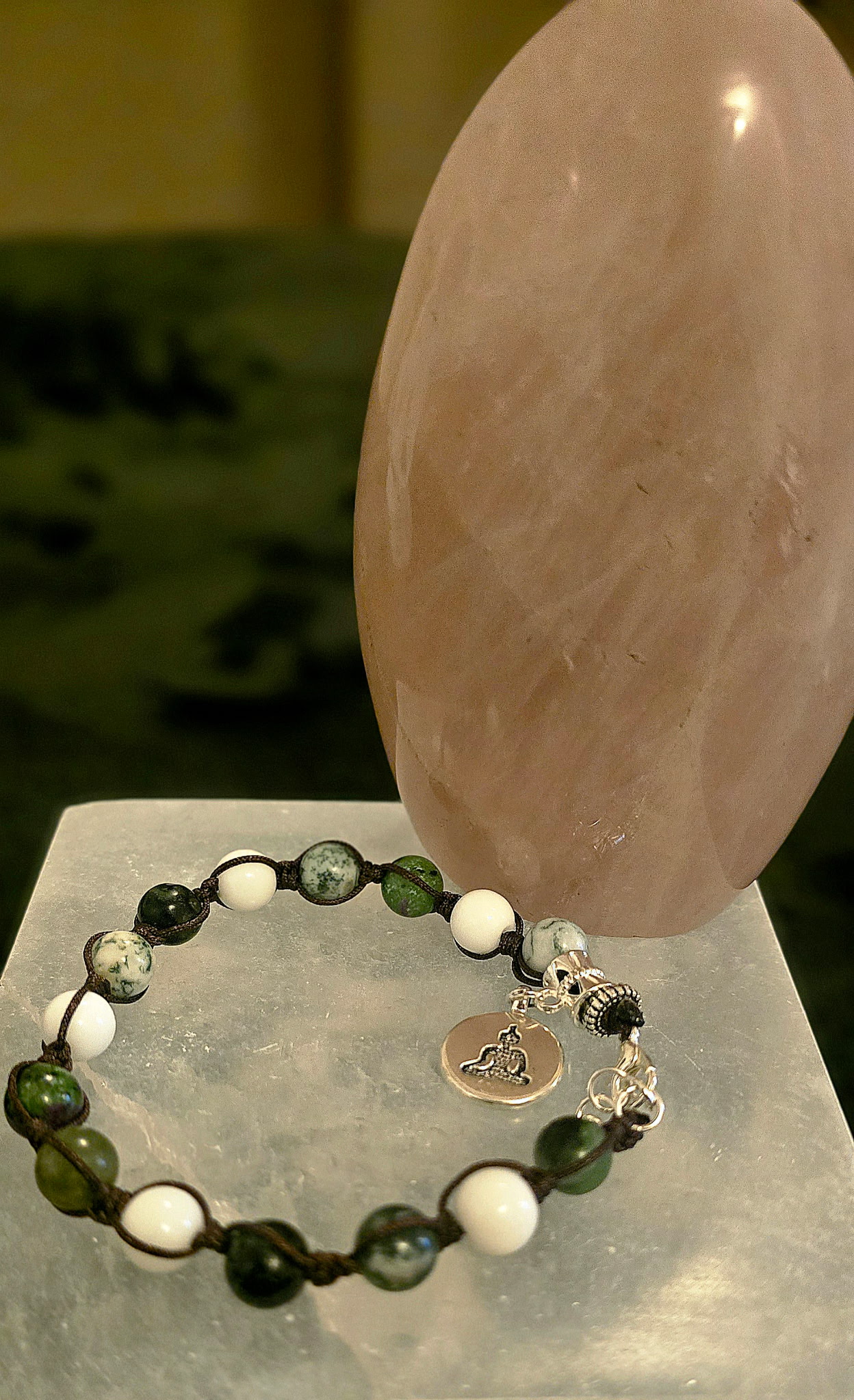 Bracelet vert et blanc en pierres naturelles