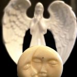 Copal de l’Aube Sacrée – Bougie Sculptée Lunaire & Solaire