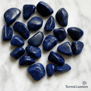 sodalite, pierre de clarté mentale, logique, communication, apaisement, lithothérapie, pierre bleue, discernement, équilibre émotionnel, confiance